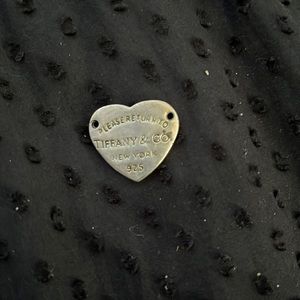 Original “return back to Tiffany & Co” new york 925 charm. (comes with chain)